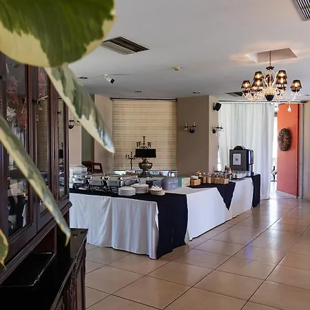 Amalias Hotel 3*